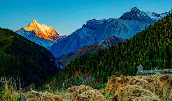 川藏南線自駕游游記——稻城亞丁日照金山