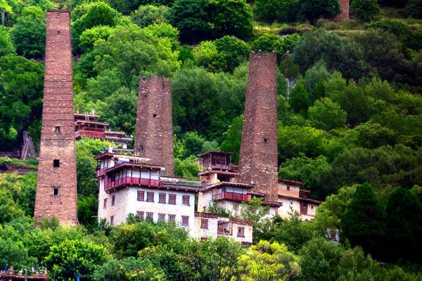 梭坡鄉(xiāng)碉樓群 (1).jpg