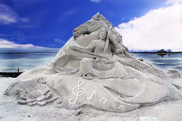 茶卡鹽湖 鹽雕.jpg