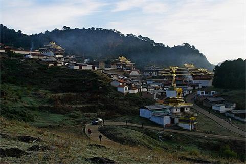 <a href=http://m.yhd285.cn _fcksavedurl=http://m.yhd285.cn target=_blank >川藏線旅游</a>