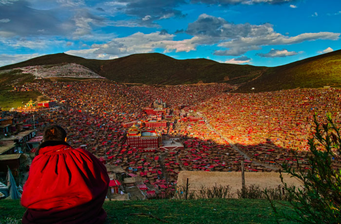 川藏線租車自駕游，走進(jìn)世界最大佛學(xué)院&mdash;&mdash;五明佛學(xué)院